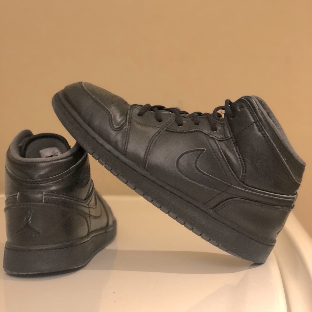 NIKE AIR JORDAN 1 BLACK 7Y WOMENS 8
